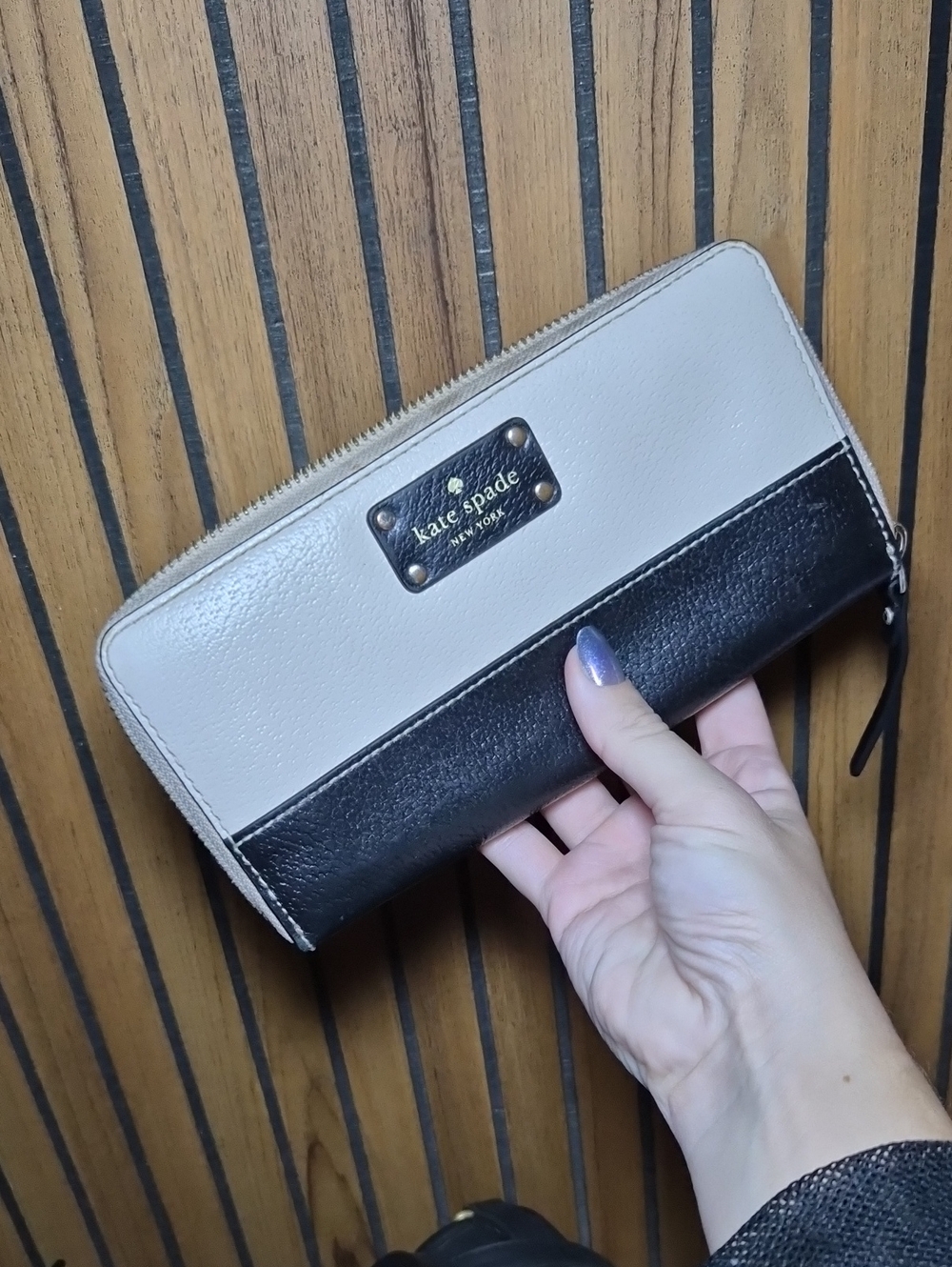 kate spade Two-Tone Wallet Black Cream Zip Around Money Holder Designer Sku GRA0